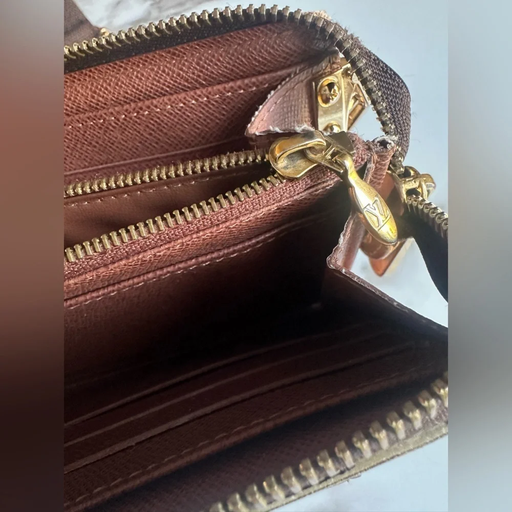 Authentic Louis Vuitton Astrid Wallet crossbody w/COA